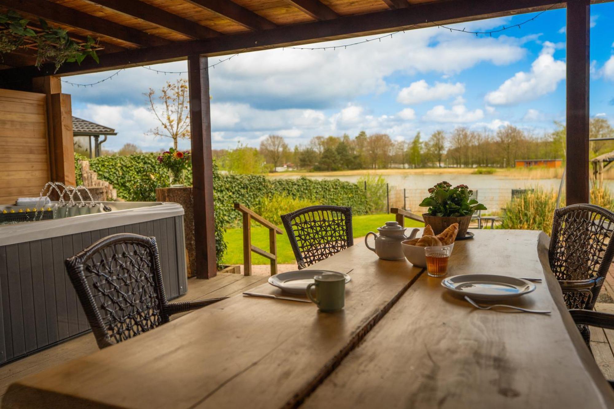 Drents Genieten - Lavendelheide Met Uitzicht Op Het Water Erm Exterior photo
